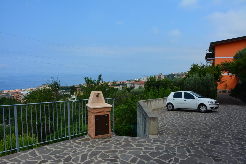 B&B La Casa Rossa Paola Exterior photo